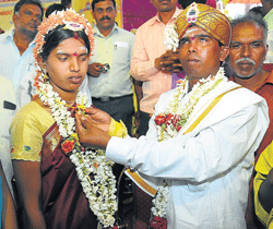 Visually challenged Sumathi and Siddaraju, of Mysore district enter wedlock at Suttur jatra on Thursday. dh photo