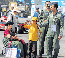 Family members of IAF officials enjoy their day.