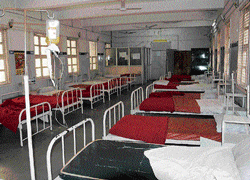 not a fly: With patients leaving the KC&#8200;General Hospital, due to the strike by the medical staff, one of the wards wears a  deserted look on Sunday. dh Photo
