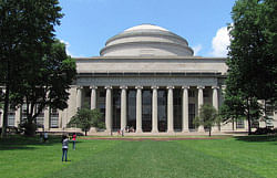 MIT Building 10 and the Great Dome, Cambridge Massachusetts. Wikipedia image