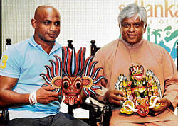 one for the album: Former Sri Lanka skippers Sanath Jayasuriya and Arjuna Ranatunga in Bangalore on Friday. DH&#8200;PHOTO