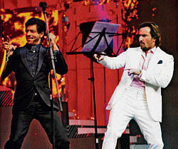 In sync: Actors Shah Rukh Khan and Saif Ali Khan hosting the 58th Filmfare Awards .