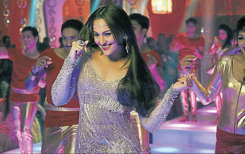 Hot Sonakshi Sinha in the song.