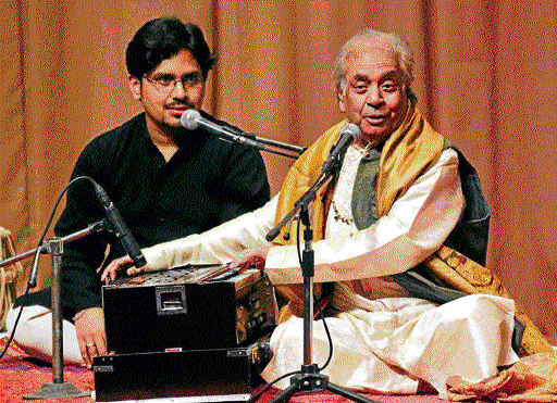 Riveting Pt Birju Maharaj gave a mesmerising performance with a thumri recital.