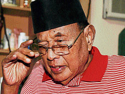 Filipino Sultan Jamalul Kiram III arranges his glasses at his  residence in Taguig, South of Manila on Thursday. AP