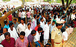 By the People: Supporters gather in huge numbers in front of a  counting centre in Mandya on Monday. DH PHOTO