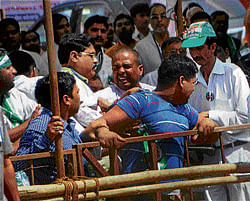 JD(U) workers catch a man (in blue T-shirt) who showed a black flag to Bihar chief minister Nitish Kumar at the partys rally in Ramlila Maidan in New Delhi on Sunday. PTI Photo