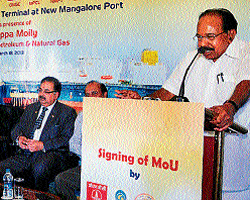 Union Minister for Petroleum and Natural Gas M Veerappa Moily speaks at the signing of MoU with NMPT by the ONGC- BPCL-Mitsui for setting up of LNG regasification terminal in Mangalore on Monday. dh photo