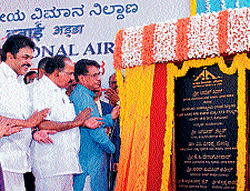 Union Minister for Civil Aviation Ajit Singh unveiling the plaque to mark the inauguration of air cargo complex and CUTE facilities at Mangalore airport on Monday. Union Minister for Petrol and Natural Gas Veerappa Moily, Union Minister of State for Civil Aviation K C Venugopal, Rajya Sabha member Oscar Fernandes and others look on. dh photo