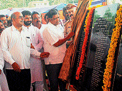 Chief Minister Jagadish Shettar unveils plaques of different development work to be taken up in the district at Mangala Stadium on Monday. Assembly&#8200;Deputy Speaker N Yogish Bhat, MP Nalin Kumar Kateel, District-In-Charge Minister C T Ravi, MLA Krishna J  Palemar among others look on. DH Photo