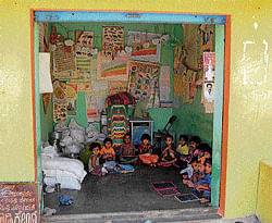Children crammed in the angawadi centre in ward number10 in Bagepalli town. DH Photo