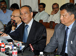 Chief Election Commissioner Veeravalli Sundaram Sampath addressing press conference at Vidhana Soudha in Bangalore .. Election Commissioners H S Brahma and Dr Nasim Zaidi are also seen. DH photo