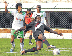 Babas way: Babatunde (right) scores Vascos winner against Eagles in the I League Second Division in Bangalore on Thursday. dh photo / srikanta sharma r