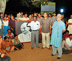 For a cause: Rangayana director B&#8200;V&#8200;Rajaram stands distraught, as artistes stage stir in his support in Mysore on Friday. dh photo