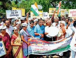 Jana Sangrama Parishat led by S R Hiremath during a rally in Mysore on Sunday. DH&#8200;PHOTO