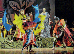 Artistes perform a drama Paansa written by poet and lyricist Gulzar at Premchand theatre in  Patna on Sunday. PTI Photo
