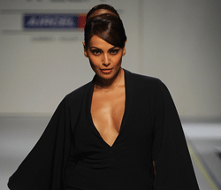 Bollywood film actress Bipasha Basu showcases a creation by designer Shantanu and Nikhil during a fashion show on the final day of Lakme Fashion Week (LFW) summer/resort 2013 in Mumbai on March 26, 2013. The LFW, held twice annually, featuring creations by over 87 designers and will culminate on March 26. AFP PHOTO