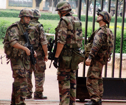 French soldiers stand guard at the international airport in Bangui, Central African Republic, March 25, 2013. The leader of rebels in Central African Republic pledged to name a power-sharing government in a bid to defuse international criticism of a coup that killed 13 South African soldiers and has plunged the mineral-rich nation into chaos. Picture taken March 25, 2013. REUTERS