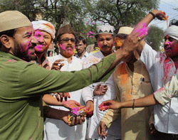 For Holi, Hindus and Muslims come together in UP