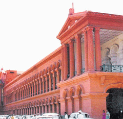 HC restrains I-T dept from moving against Turf Club