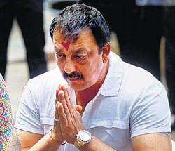 HUMBLEGESTURE: Actor SanjayDutt, convicted for possessing illegal arms, during a press conference at his residence inMumbaion Thursday. PTI