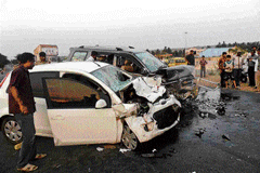 Cars involved in a collision on&#8200;National Highway 4 near Daarepalli Mitti in Mulbagal Friday evening. dh photo