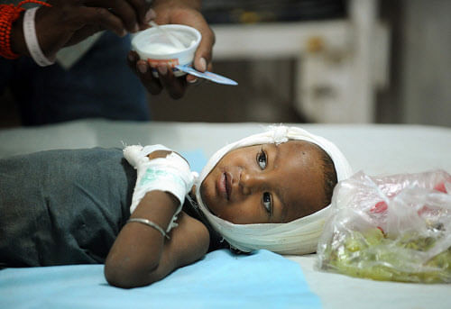 An unidentified child that survived a building collapse, recovers at a hospital in Thane, on the outskirts of Mumbai on April 5, 2013. AFP