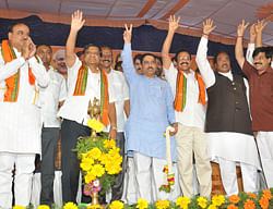 BJP President Prahlad Joshi, Chief Minister Jagadeesh Shettar, DCM Eshwarappa, Former CM DV Sadananda Gowda, DIstrict In-charge Minister SA Ramdas, BJP General Secretary Ananthkumar, MLC Siddaraju, City President SHivkumar and others. DH photo