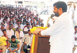Political leaders pledge for corruption-free polls in C'magalur