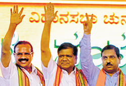 Former chief minister D V Sadananda Gowda, Chief Minister Jagadish Shettar, BJP State President Pralhad Joshi at the BJP convention in Bangalore on Monday. DH Photo