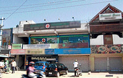 risky option Several clinics and diagnostic centres have mushroomed in the City.