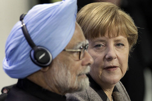 German Chancellor Angela Merkel, right, and the Prime Minister of India, Manmohan Singh, left, address the media during a press conference as part of a meeting at the chancellery in Berlin, Germany, Thursday, April 11, 2013. AP photo