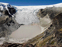 Melting point: The Qori Kalis glacier in 2008. (photo: Lonnie Thompson/University of Ohio via NYT)