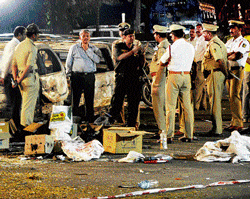 An NSG team interacts with local police officers at the bomb blast site.