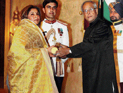 President Pranab Mukherjee presents Padma Vibhushan to actor Dimple Kapadia receives Padma Bhushan on behalf of her husband, the late actor Rajesh Khanna, at Rashtrapati Bhavan in New Delhi on Saturday. PTI