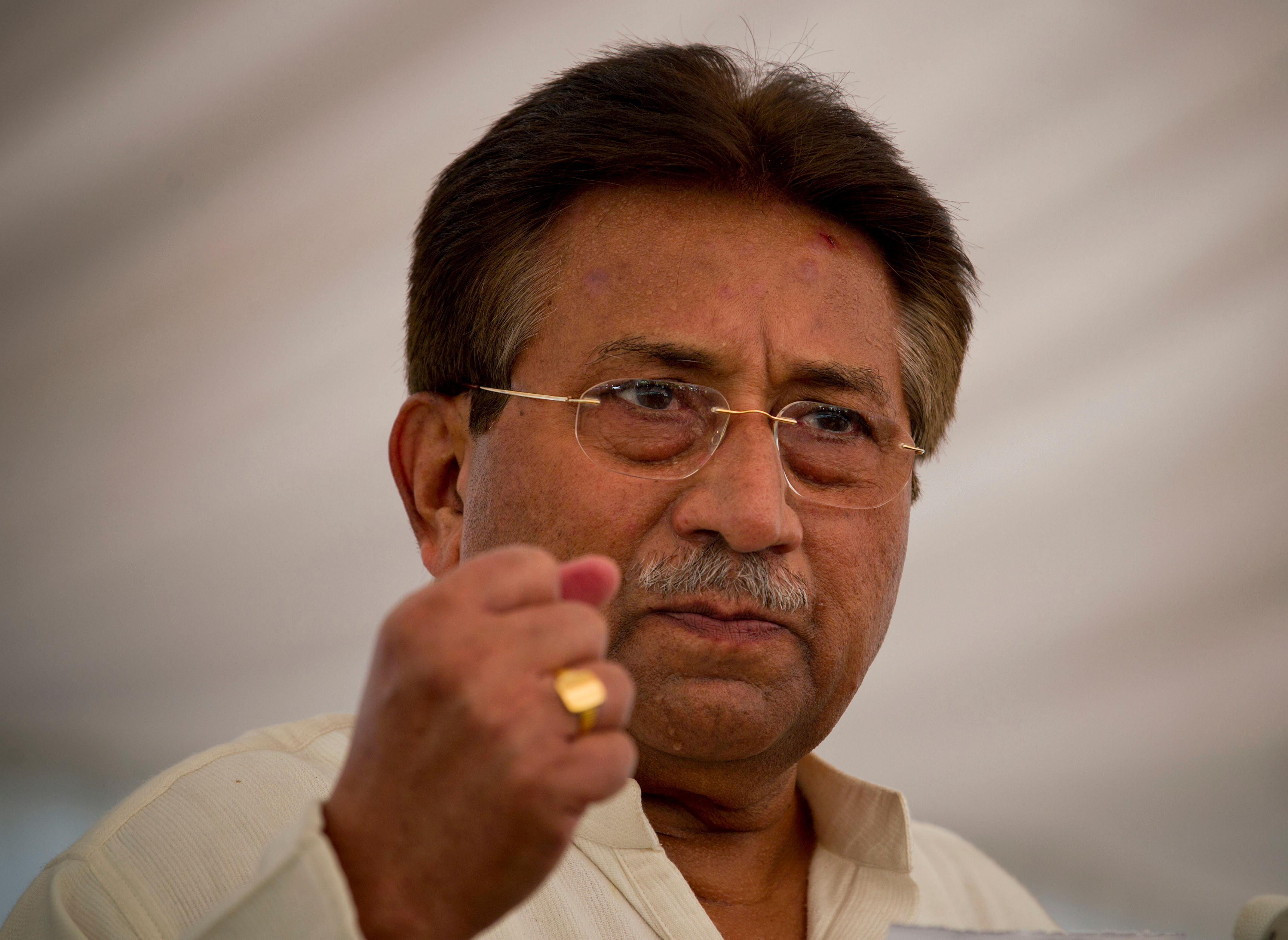 Musharraf's movement confined to 2 rooms of his farmhouse:aide