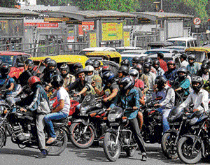 Traffic police used to provide road situation updates to close to one lakh subscribers, such as traffic jam on a particular road and diversion on certain stretches. DH File