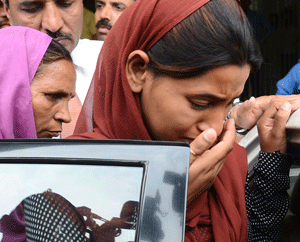 Sarabjit's native village weeps amid protests
