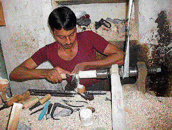 Skillful: An artisan at Kala Nagar, engaged in the production of wooden toys and artefacts.Photos by the author.