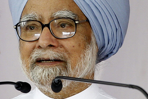 Prime Minister Manmohan Singh speaks during a campaign rally for the upcoming Karnataka state election on the outskirts of Bangalore, India, Monday, April 29, 2013. The southern Indian state of Karnataka will go to the polls on May 5, 2013. There are 41.8 million voters in the state and as many as 50,446 polling stations will be set up ahead of the polls. AP photo