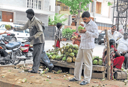 Callous: Vendors in the City often don't bother cleaning up the waste they generate. DH Photos by Dinesh s k