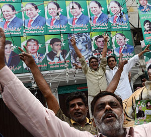 Supporters of former Pakistani prime minister and head of the Pakistan Muslim League-N (PML-N), Nawaz Sharif celebrate the victory of their party a day after landmark general elections, in Lahore on May 12, 2013. Former Pakistani leader Nawaz Sharif appealed for cross-party support to help rebuild the nuclear-armed but economically crippled nation after winning historic elections that defied Taliban violence. AFP PHOTO / ARIF ALI