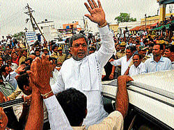 CM  Siddaramaiah waves to his supporters during his visit to Mysore on Sunday. DH PHOTO