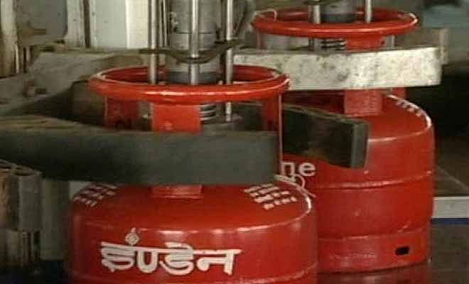 Five injured in gas cylinder explosion