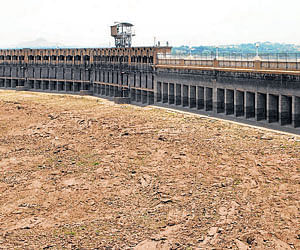 The almost dried up KRS reservoir near Mysore. The situation is so grim that the water is not sufficient to be supplied. KPN