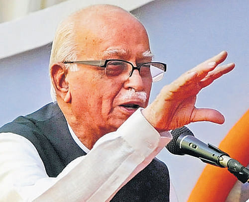 BJP leader L K Advani addresses the gathering in Bangalore on Sunday. DH photo