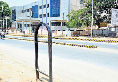 Only the frame of the plastic dustbin remains on Double Road, Chamarajanagar, as the bin has gone missing. dh photo