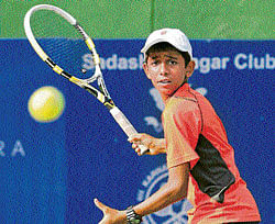 Focused: Siddanth Jagdish Banthia  is poised to strike a forehand against V Sai Krishna on Tuesday. dh photo