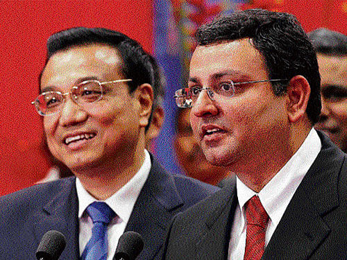 Chinese Premier Li Keqiang (left) and Tata Sons Chairman Cyrus Mistry at the TCS office in Mumbai on Tuesday. AP