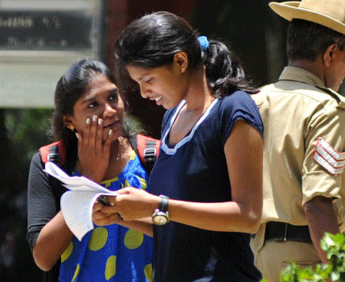 Students discuss after writing Common Entrance Test (CET) at PES college in Bangalore. DH photo